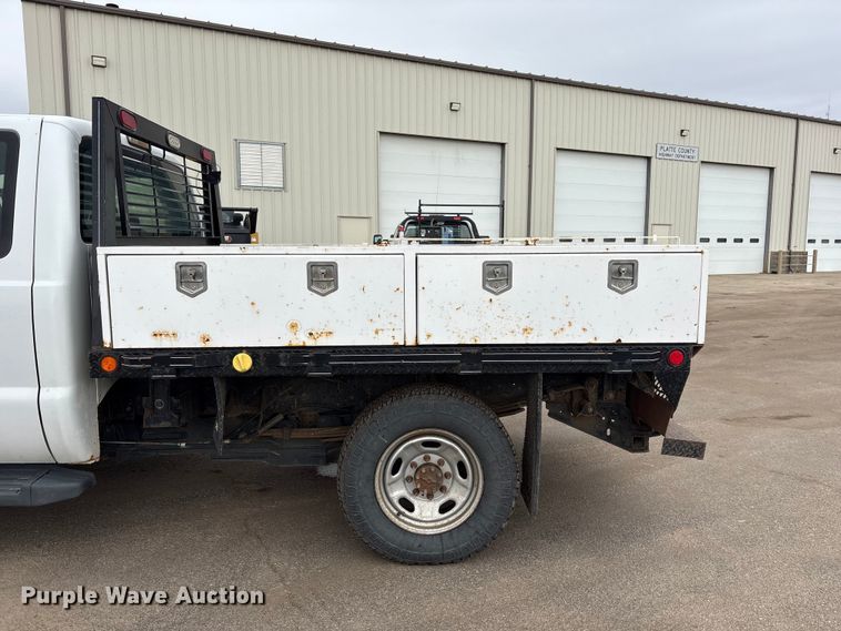 image for item FG2948 2011 Ford F250 Super Duty Ext. Cab flatbed pickup truck