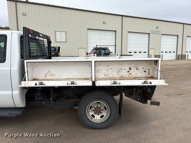 image for item FG2948 2011 Ford F250 Super Duty Ext. Cab flatbed pickup truck