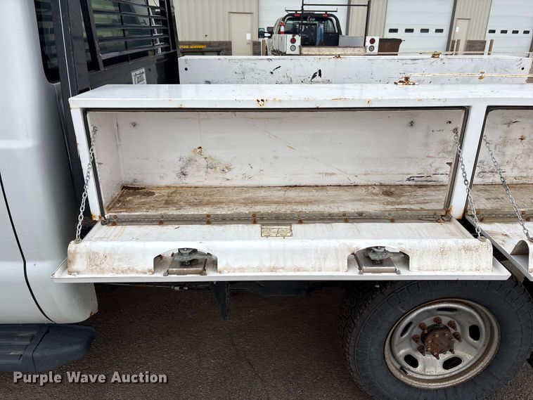 image for item FG2948 2011 Ford F250 Super Duty Ext. Cab flatbed pickup truck