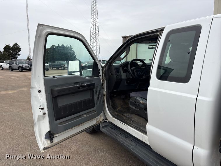 image for item FG2948 2011 Ford F250 Super Duty Ext. Cab flatbed pickup truck