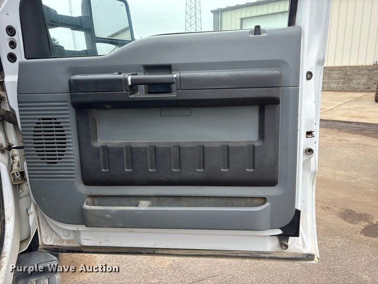 image for item FG2948 2011 Ford F250 Super Duty Ext. Cab flatbed pickup truck