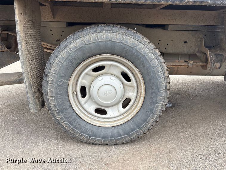 image for item FG2948 2011 Ford F250 Super Duty Ext. Cab flatbed pickup truck