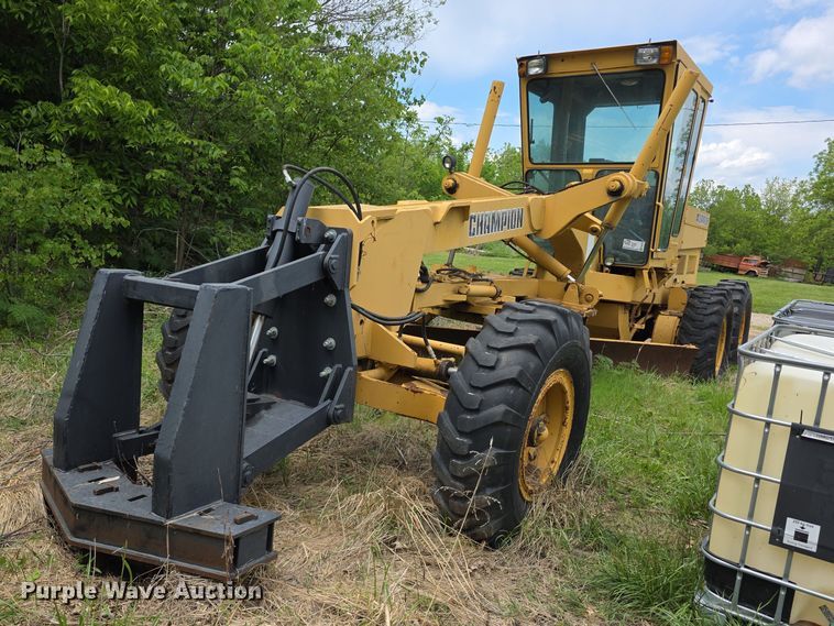 image for item FH6046 Champion 720 motor grader