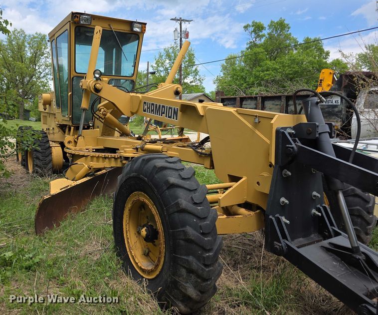 image for item FH6046 Champion 720 motor grader