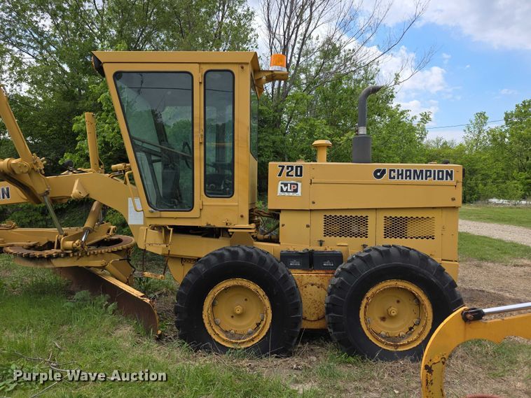 image for item FH6046 Champion 720 motor grader