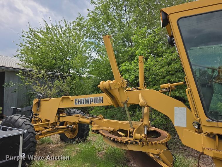 image for item FH6046 Champion 720 motor grader