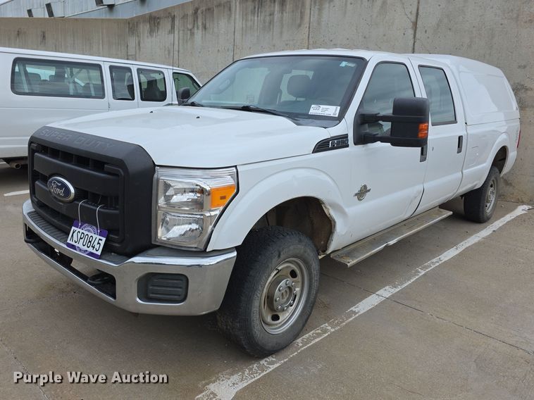 2011 Ford F350 Super Duty Crew Cab pickup truck