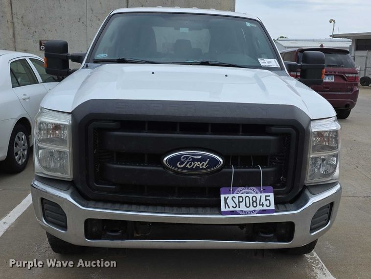 image for item FH6048 2011 Ford F350 Super Duty Crew Cab pickup truck