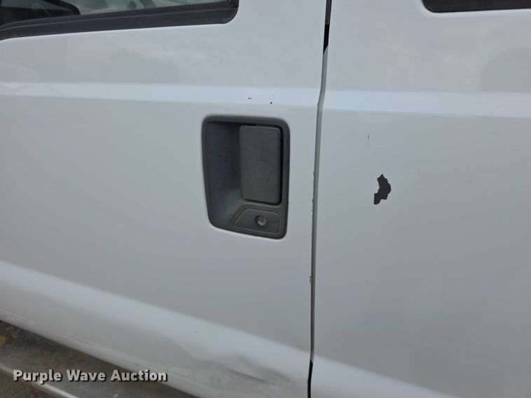 image for item FH6048 2011 Ford F350 Super Duty Crew Cab pickup truck