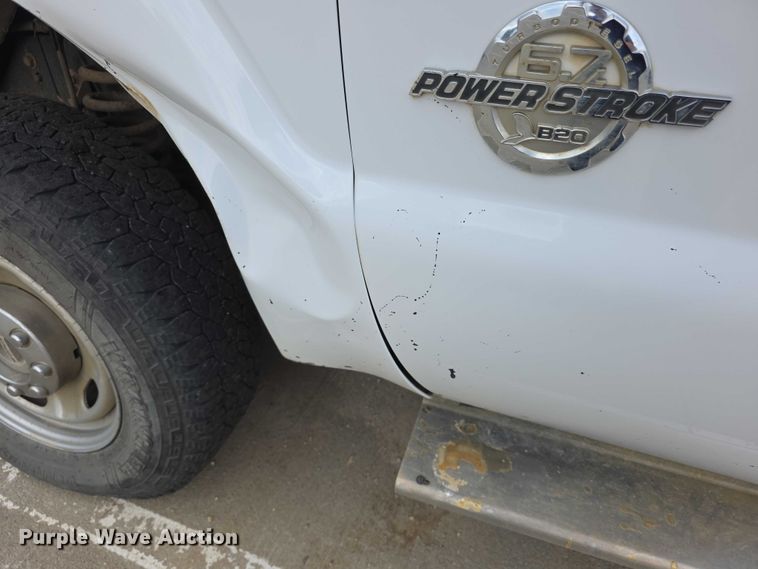 image for item FH6048 2011 Ford F350 Super Duty Crew Cab pickup truck