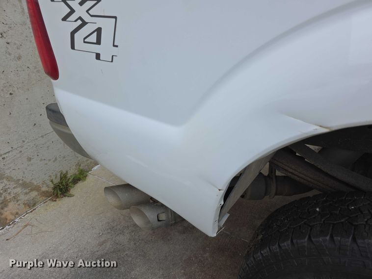 image for item FH6048 2011 Ford F350 Super Duty Crew Cab pickup truck