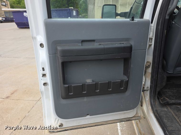 image for item FH6048 2011 Ford F350 Super Duty Crew Cab pickup truck