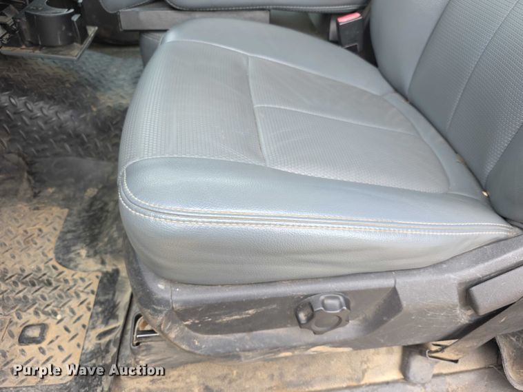 image for item FH6048 2011 Ford F350 Super Duty Crew Cab pickup truck