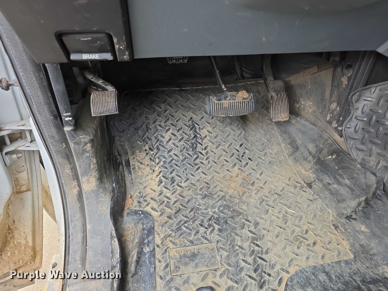image for item FH6048 2011 Ford F350 Super Duty Crew Cab pickup truck
