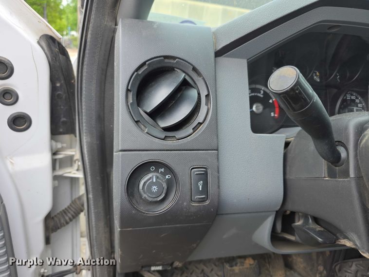 image for item FH6048 2011 Ford F350 Super Duty Crew Cab pickup truck
