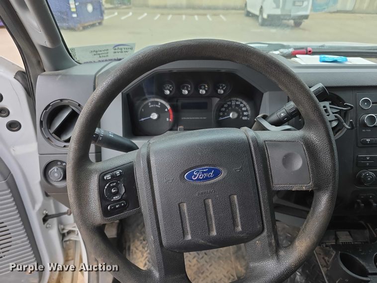 image for item FH6048 2011 Ford F350 Super Duty Crew Cab pickup truck