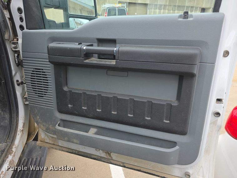 image for item FH6048 2011 Ford F350 Super Duty Crew Cab pickup truck