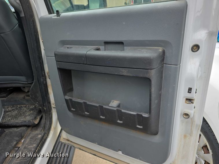 image for item FH6048 2011 Ford F350 Super Duty Crew Cab pickup truck