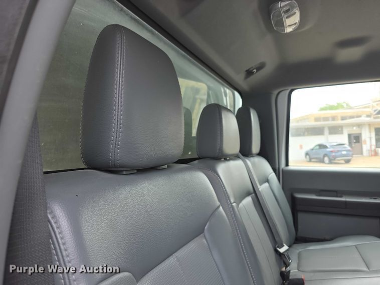 image for item FH6048 2011 Ford F350 Super Duty Crew Cab pickup truck