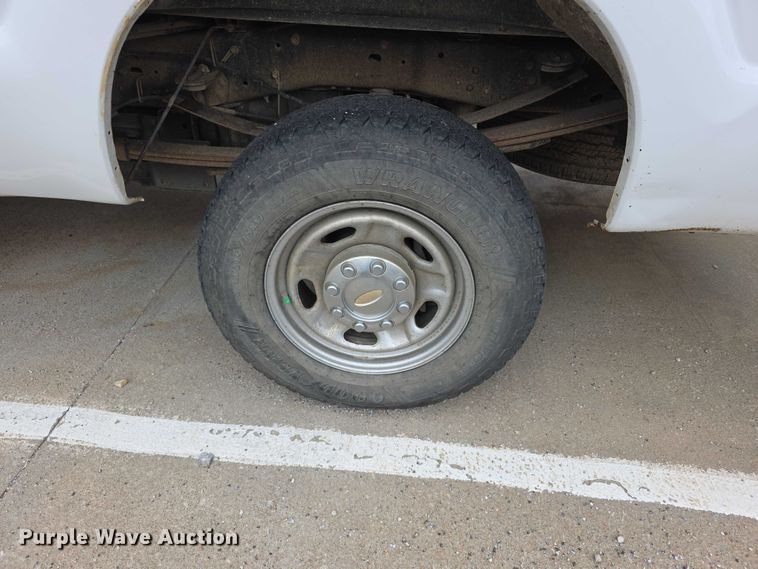 image for item FH6048 2011 Ford F350 Super Duty Crew Cab pickup truck