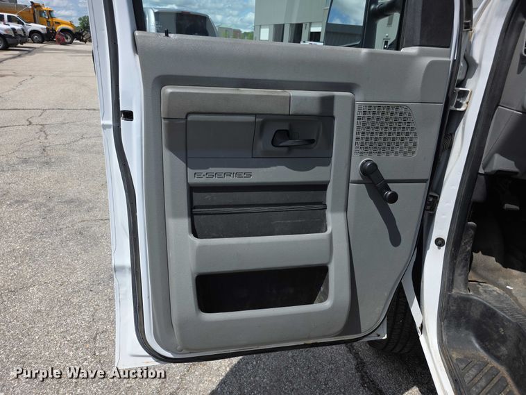 image for item FH6051 2014 Ford E250 van
