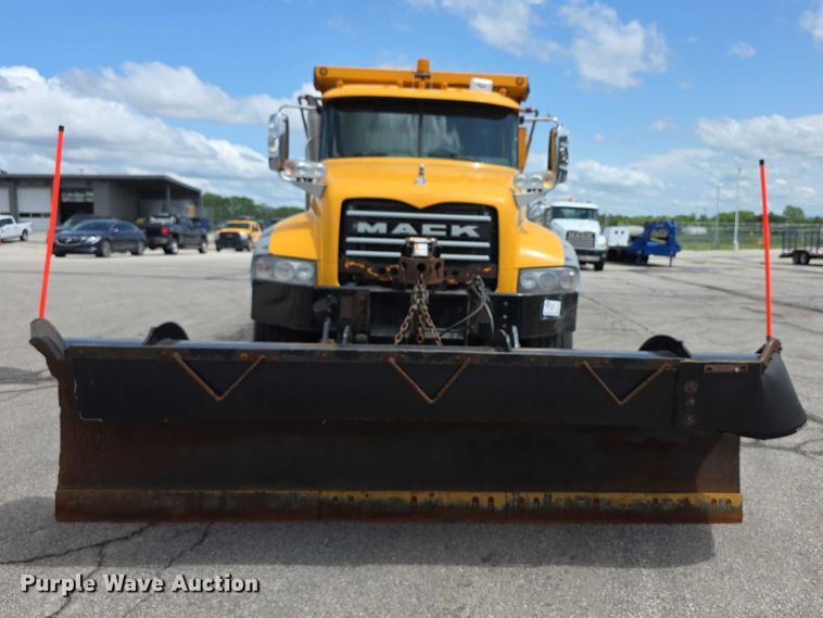 image for item FH6053 2015 Mack Granite GU713 dump truck