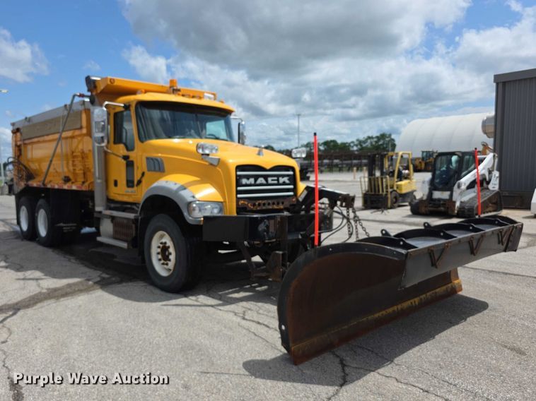 image for item FH6053 2015 Mack Granite GU713 dump truck