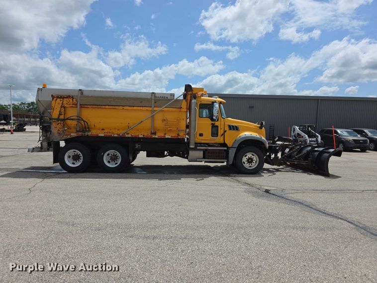 image for item FH6053 2015 Mack Granite GU713 dump truck