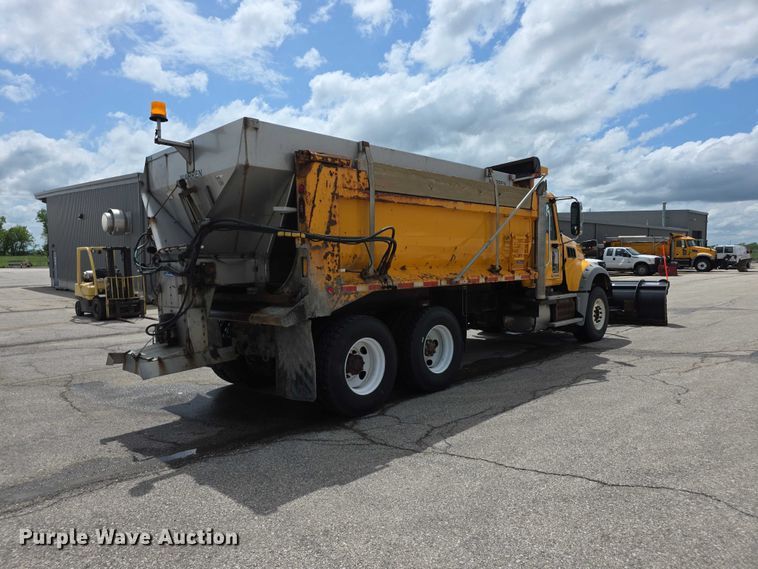 image for item FH6053 2015 Mack Granite GU713 dump truck