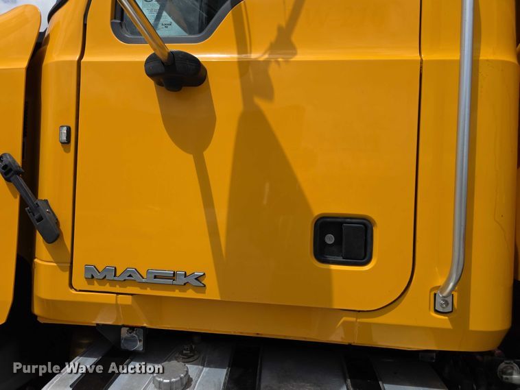 image for item FH6053 2015 Mack Granite GU713 dump truck