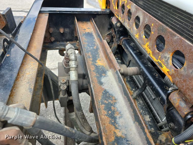 image for item FH6053 2015 Mack Granite GU713 dump truck