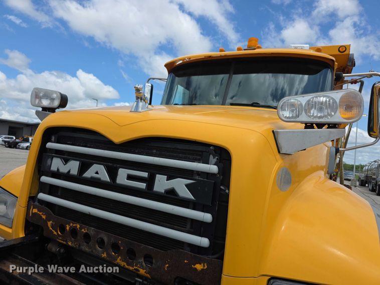 image for item FH6053 2015 Mack Granite GU713 dump truck