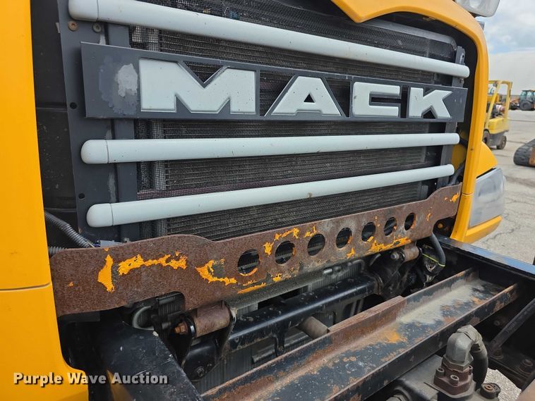 image for item FH6053 2015 Mack Granite GU713 dump truck