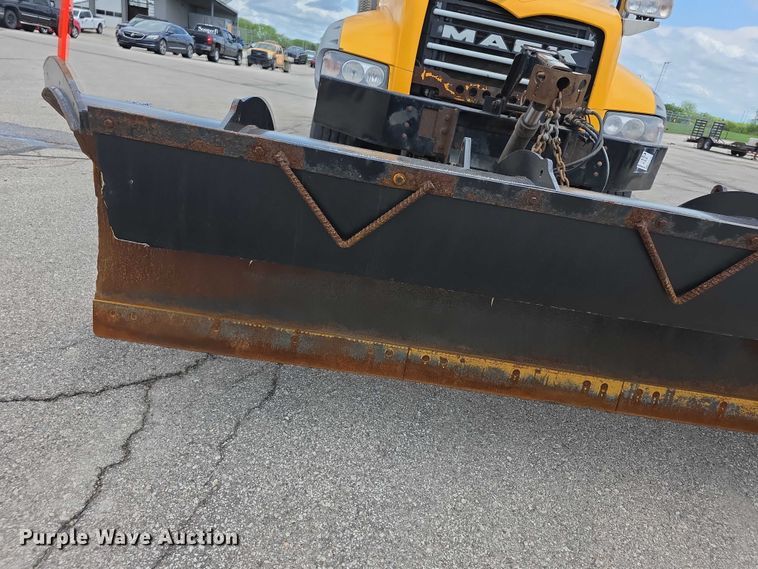 image for item FH6053 2015 Mack Granite GU713 dump truck