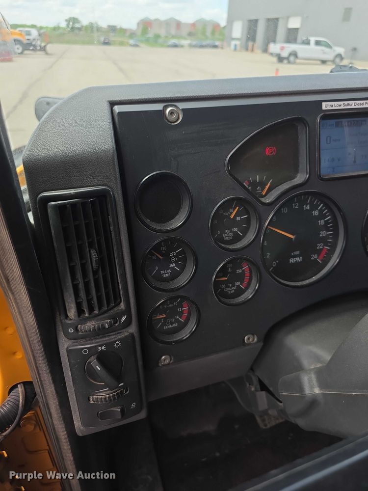 image for item FH6053 2015 Mack Granite GU713 dump truck