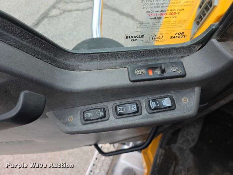 image for item FH6053 2015 Mack Granite GU713 dump truck