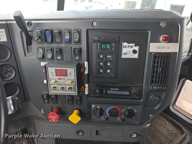 image for item FH6053 2015 Mack Granite GU713 dump truck