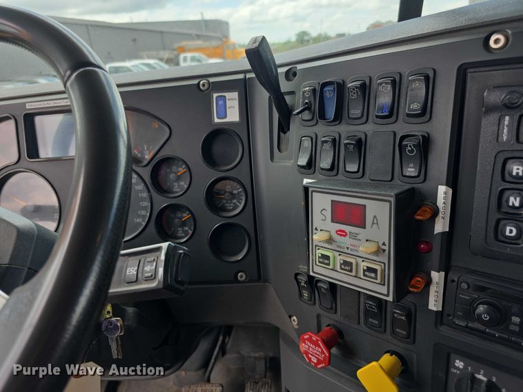 image for item FH6053 2015 Mack Granite GU713 dump truck