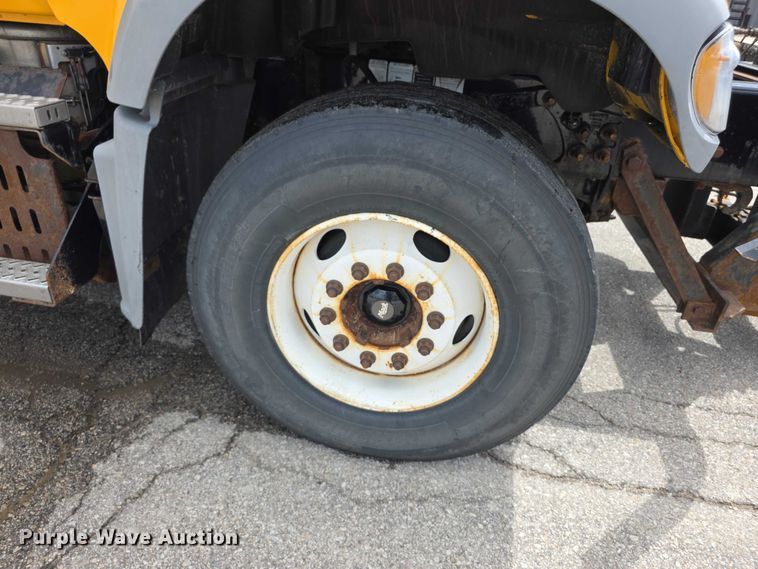 image for item FH6053 2015 Mack Granite GU713 dump truck