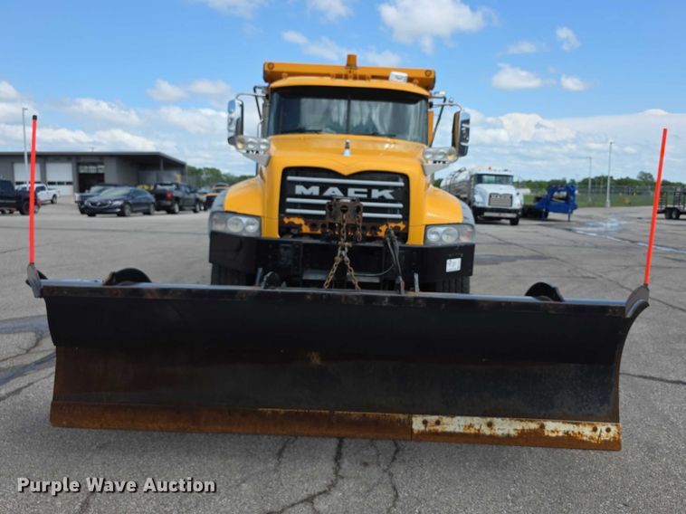 image for item FH6054 2015 Mack Granite GU713 dump truck