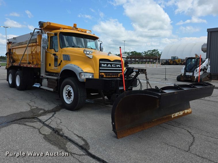 image for item FH6054 2015 Mack Granite GU713 dump truck
