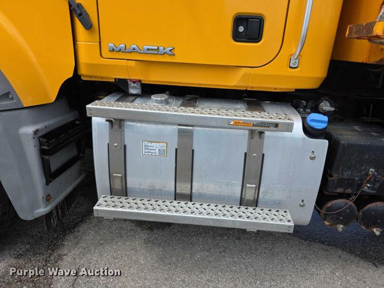 image for item FH6054 2015 Mack Granite GU713 dump truck