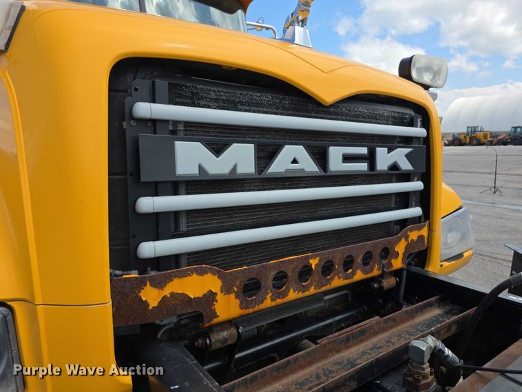 image for item FH6054 2015 Mack Granite GU713 dump truck