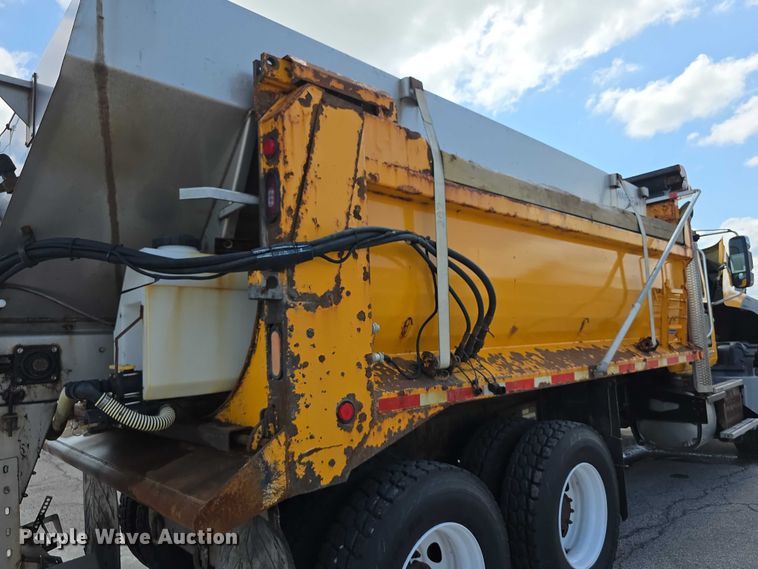 image for item FH6054 2015 Mack Granite GU713 dump truck