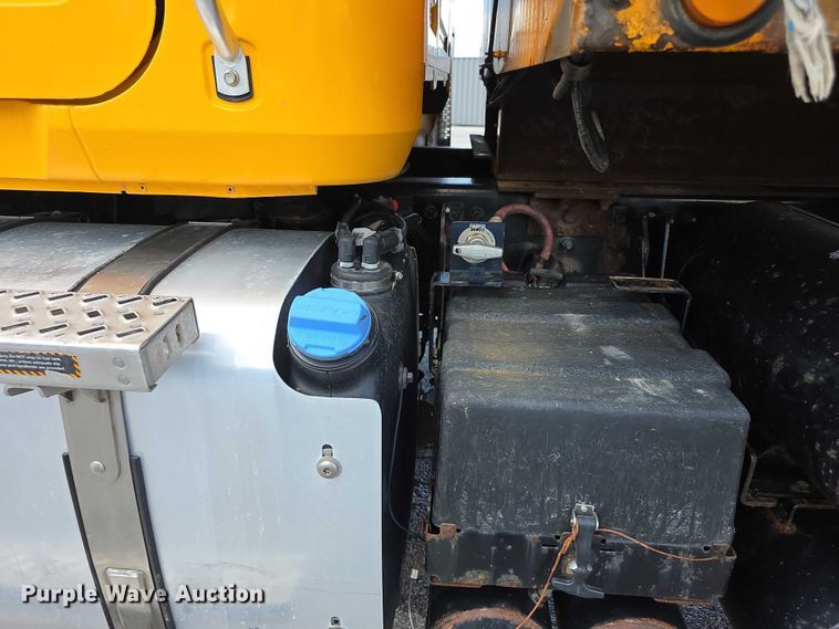 image for item FH6054 2015 Mack Granite GU713 dump truck