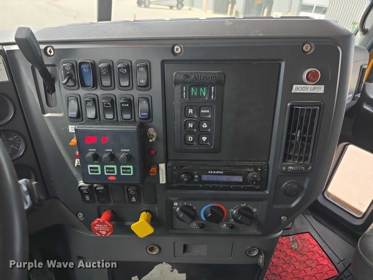 image for item FH6054 2015 Mack Granite GU713 dump truck