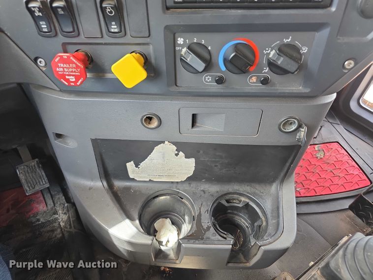 image for item FH6054 2015 Mack Granite GU713 dump truck