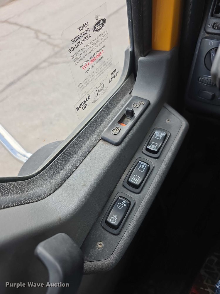 image for item FH6054 2015 Mack Granite GU713 dump truck