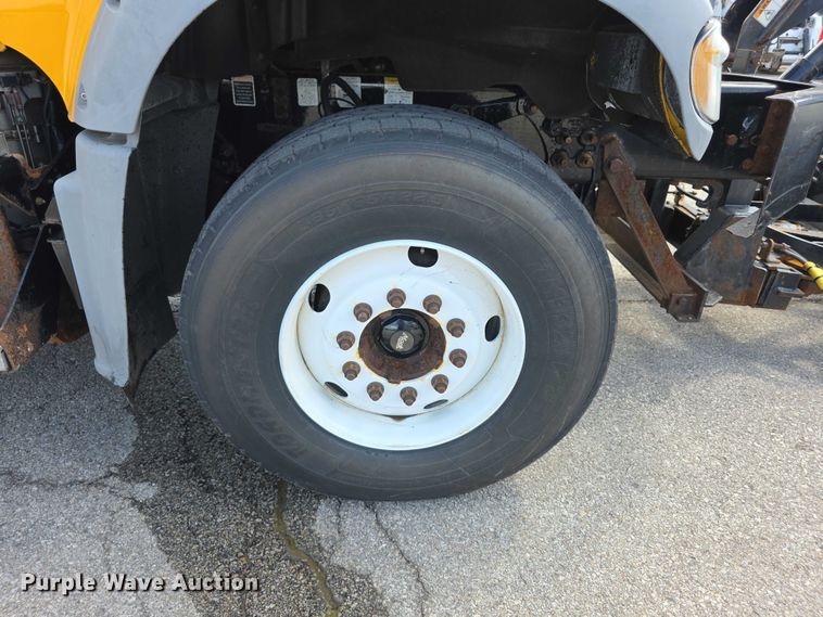 image for item FH6054 2015 Mack Granite GU713 dump truck