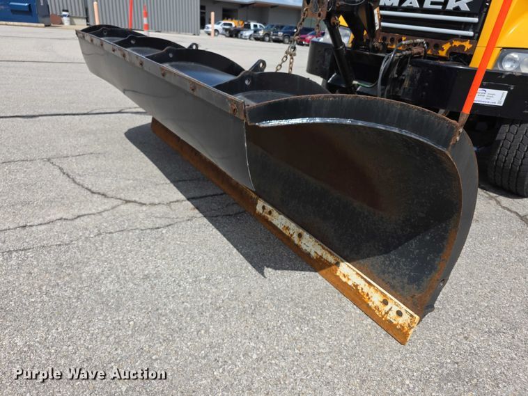image for item FH6054 2015 Mack Granite GU713 dump truck